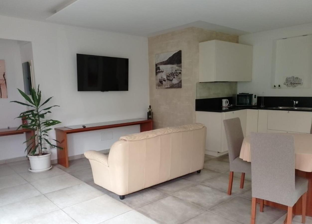 Suite Mimosa Con Piscina - Affitti Brevi Italia 西尔米奥奈 外观 照片