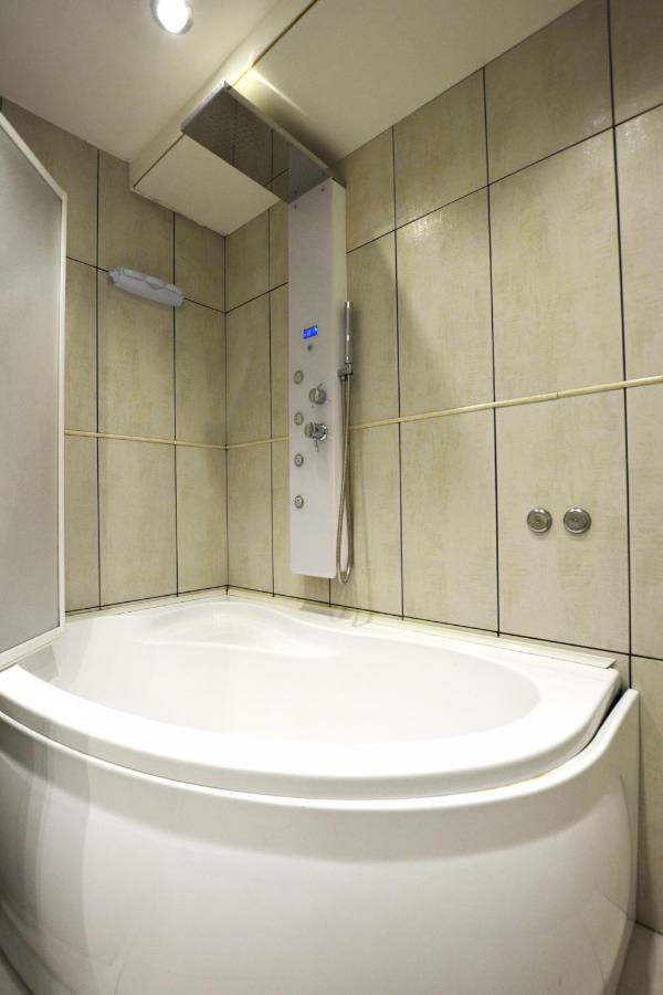 Suite Mimosa Con Piscina - Affitti Brevi Italia 西尔米奥奈 外观 照片
